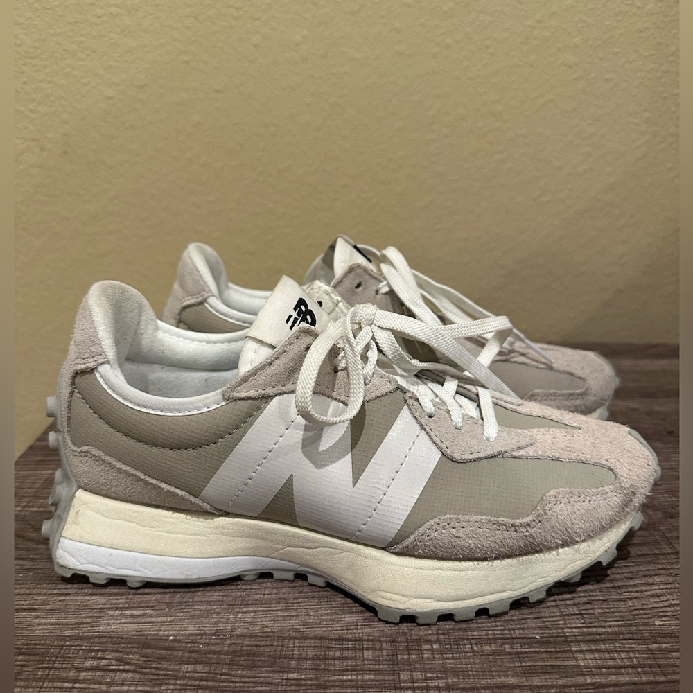 New Balance 327